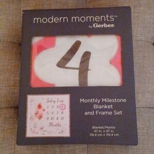 Baby milestone blanket and frame set